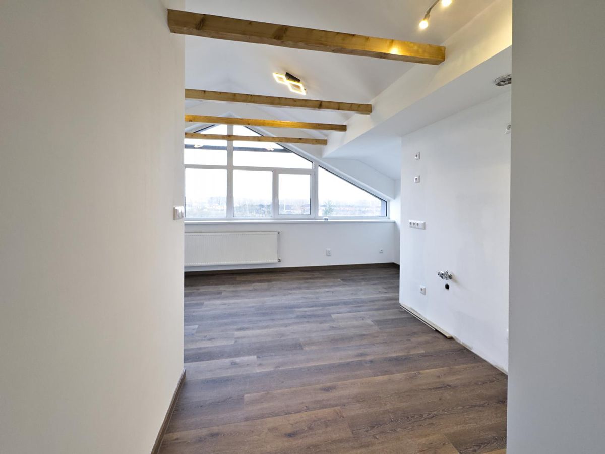 Pronájem bytu 1+kk 28 m² – fotografie 3
