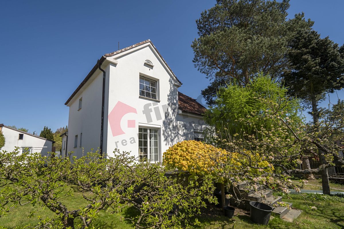 Prodej rodinného domu 300 m², pozemek 813 m² – fotografie 2