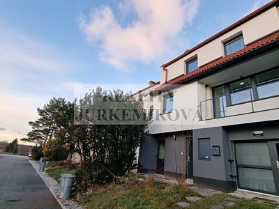 Pronájem rodinného domu 200 m², pozemek 447 m²