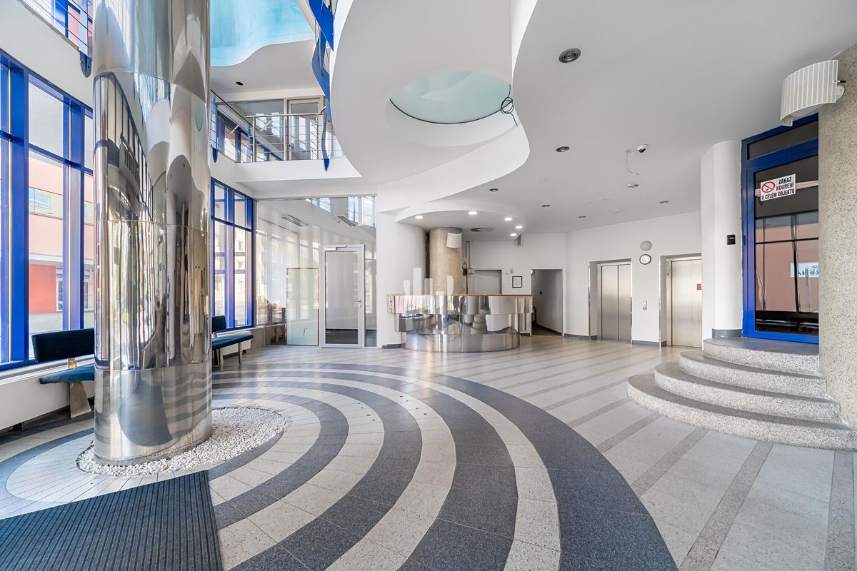 Pronájem kanceláře 530 m² – fotografie 2