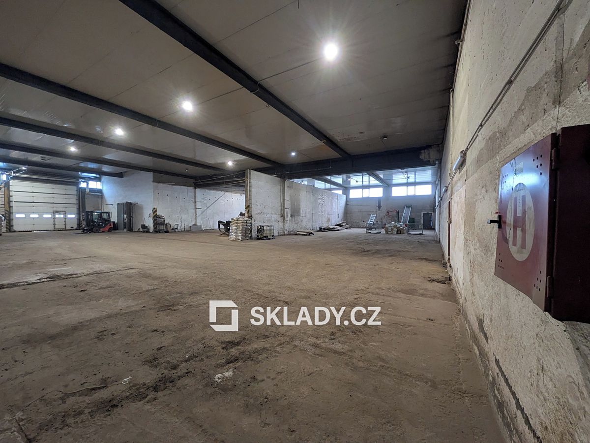 Pronájem skladového prostoru 890 m² – fotografie 2