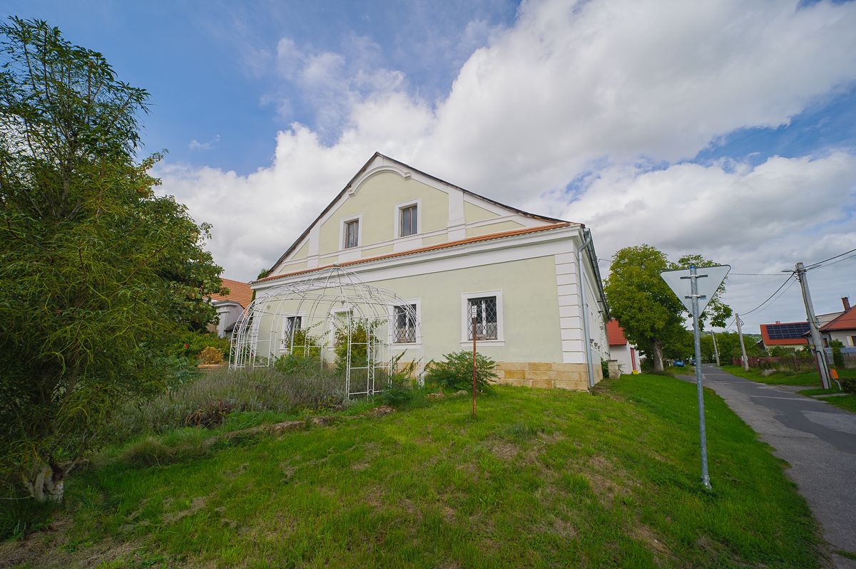 Prodej rodinného domu 1256 m², pozemek 1281 m² – fotografie 3