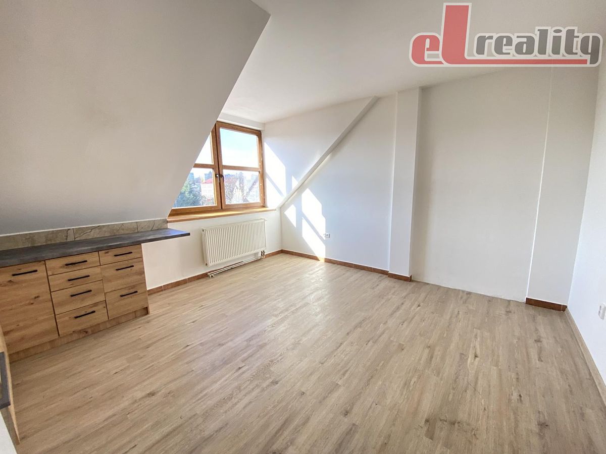 Pronájem bytu 2+kk 50 m² – fotografie 2