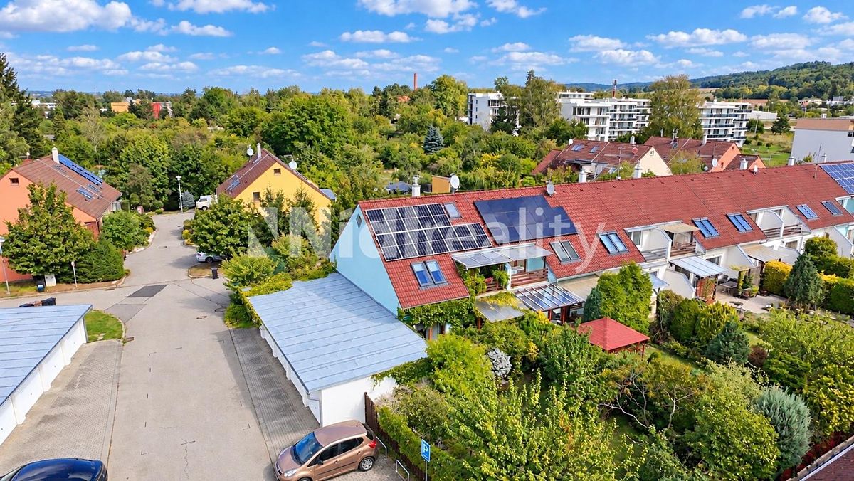 Prodej rodinného domu 160 m², pozemek 226 m² – fotografie 2