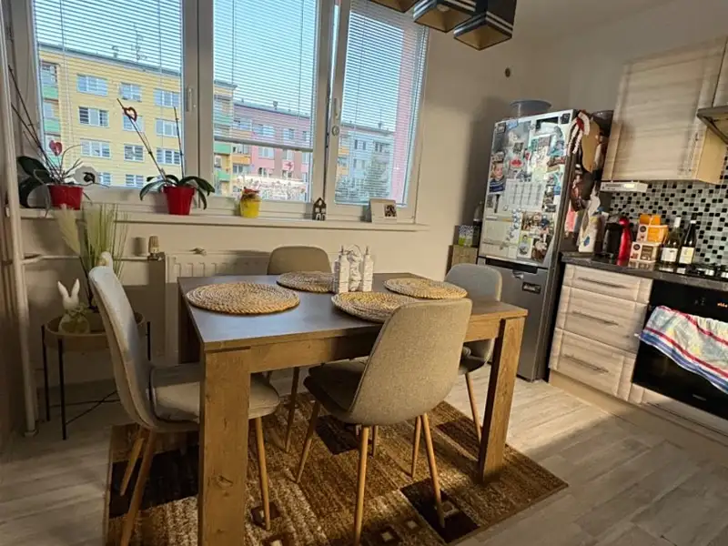 Pronájem bytu 3+1 77 m², Opava – náhled fotky 2