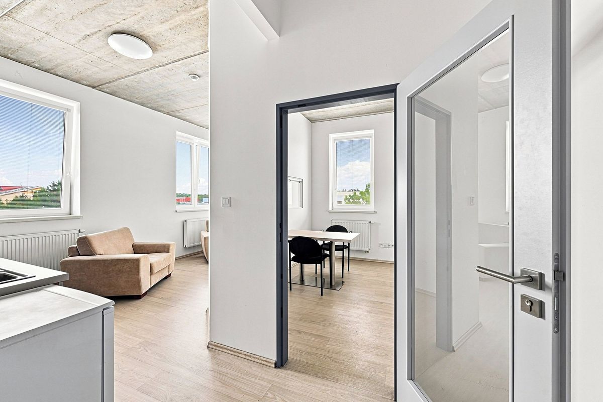 Pronájem kanceláře 32 m² – fotografie 4