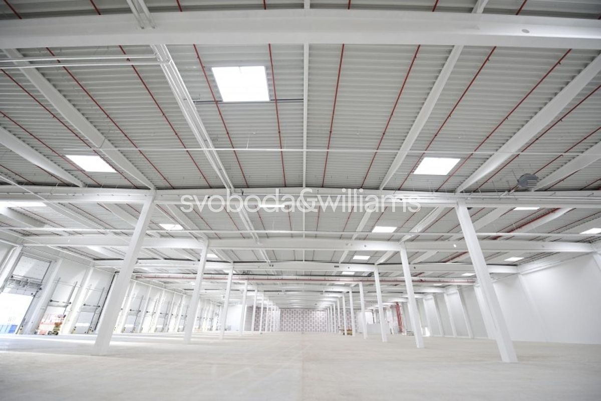 Pronájem výrobní haly, prostoru 4476 m²