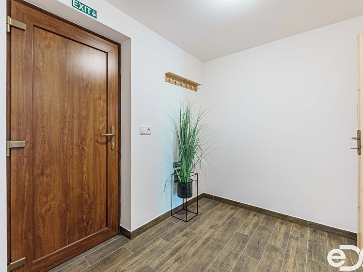 Комерційне приміщення на продаж, 100 м² (24 з 55)