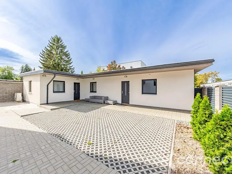 Prodej kanceláře 52 m², Praha – náhled fotky 1