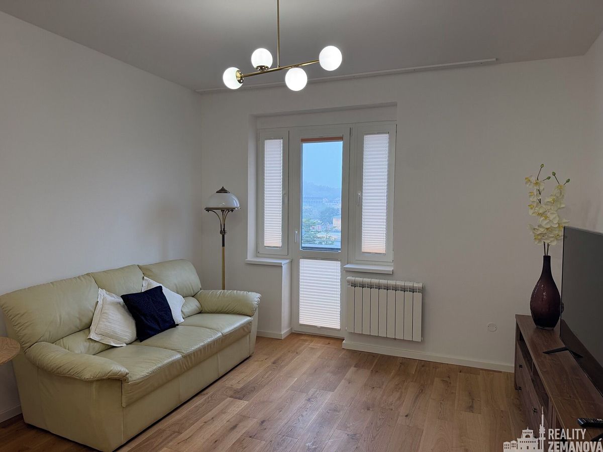 Pronájem bytu 2+kk 49 m² – fotografie 2