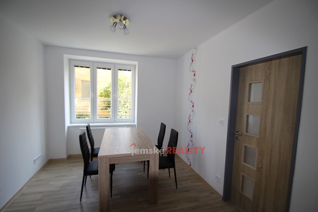Pronájem bytu 2+1 60 m² – fotografie 3