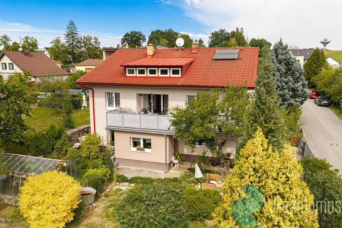 Prodej rodinného domu 244 m², pozemek 757 m²