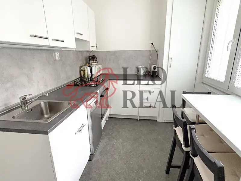 Prodej bytu 1+1 36 m², Praha – náhled fotky 3