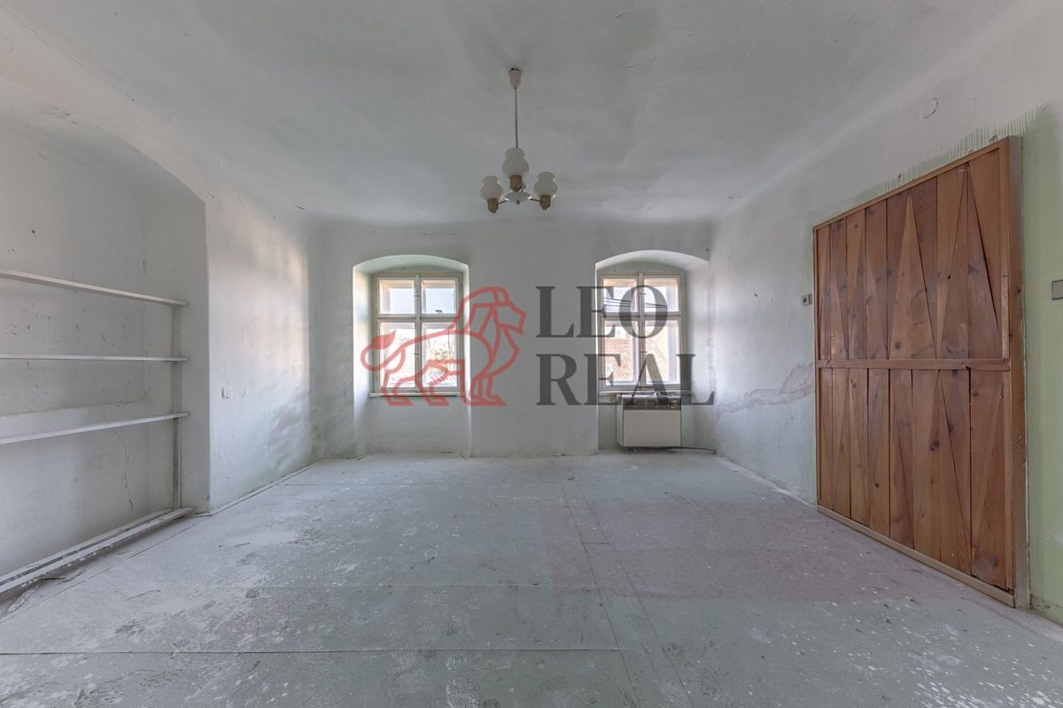 Prodej rodinného domu 500 m², pozemek 986 m² – fotografie 5