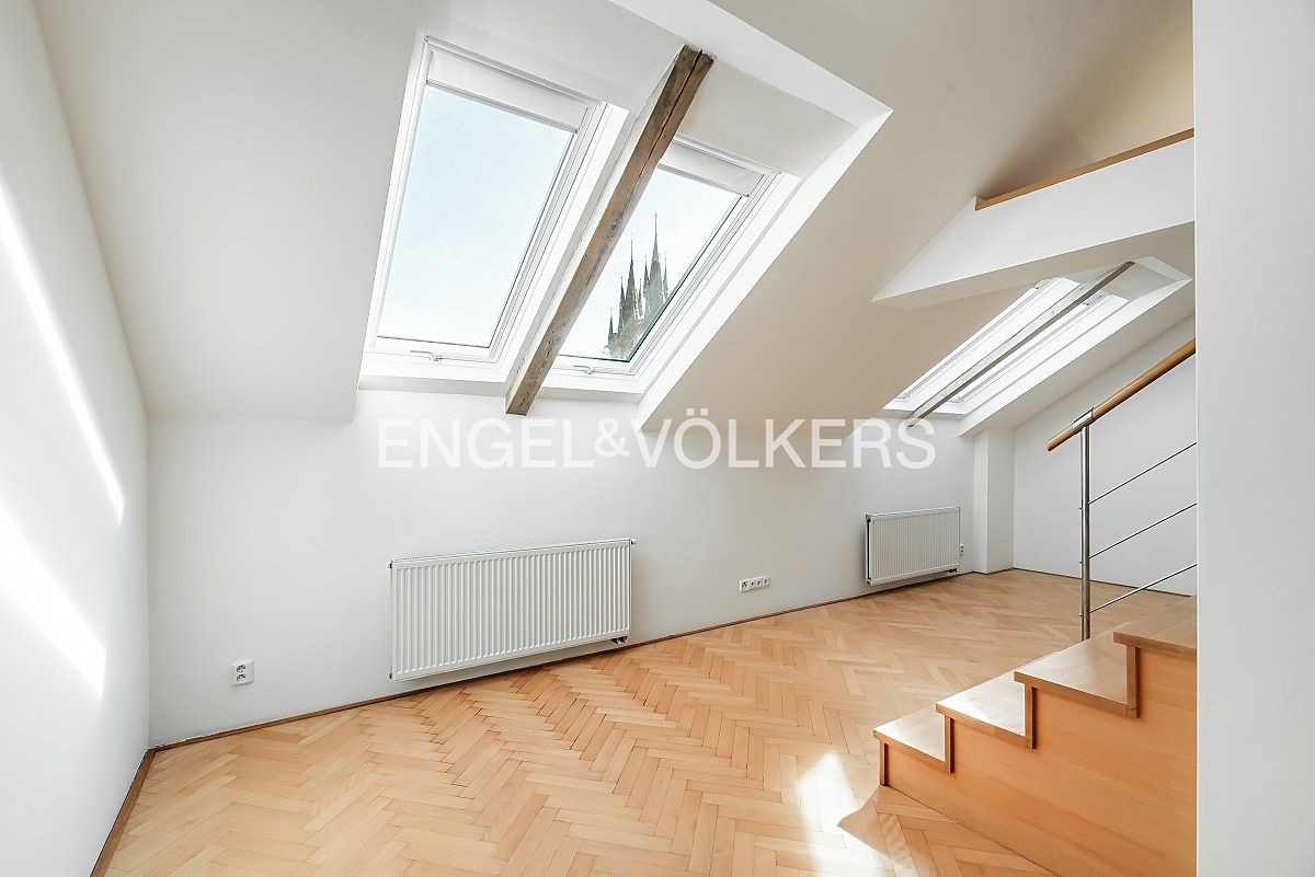 Pronájem bytu 2+1 98 m² – fotografie 4