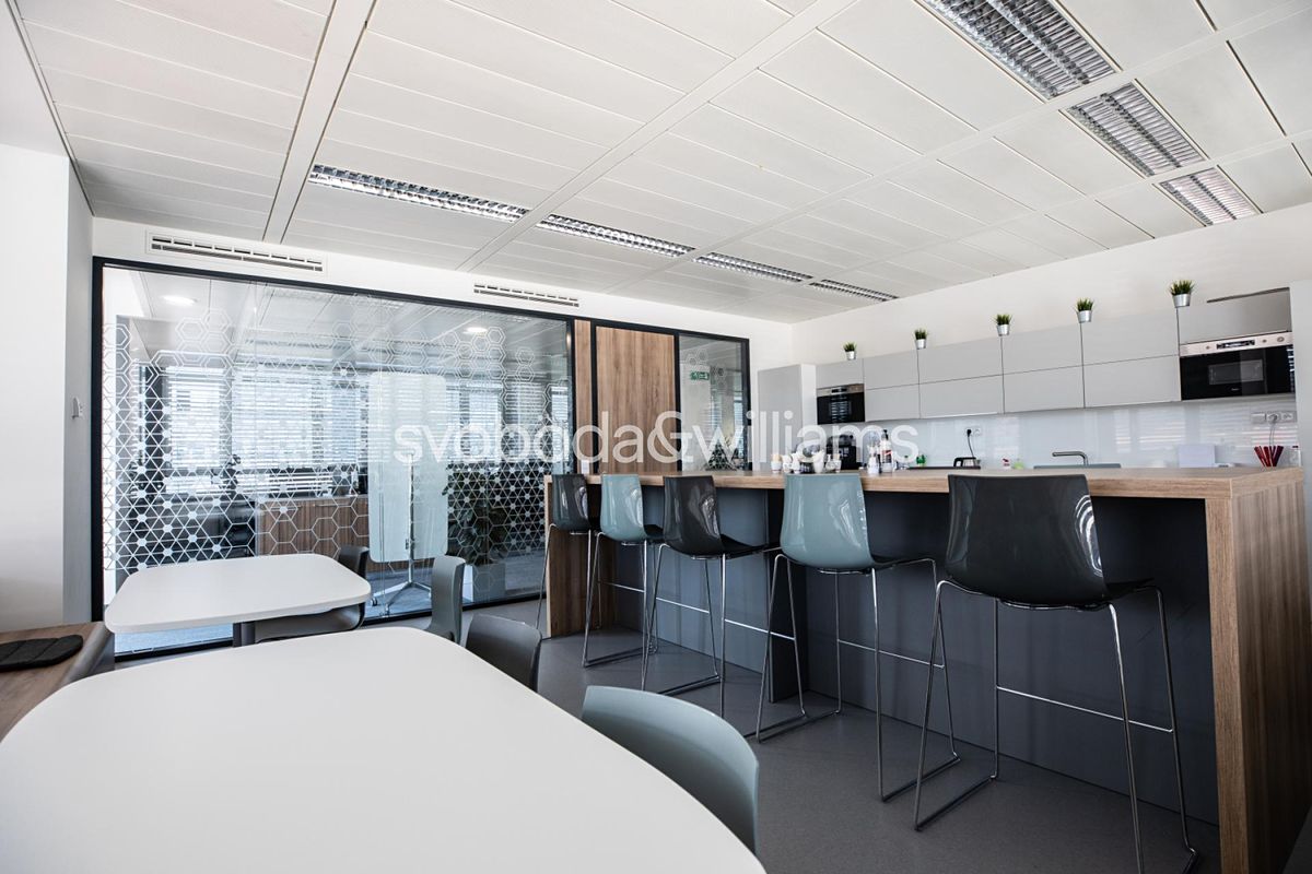 Pronájem kanceláře 281 m² – fotografie 2