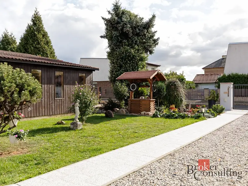 Prodej rodinného domu 286 m², pozemek 868 m², Žatec – náhled fotky 3