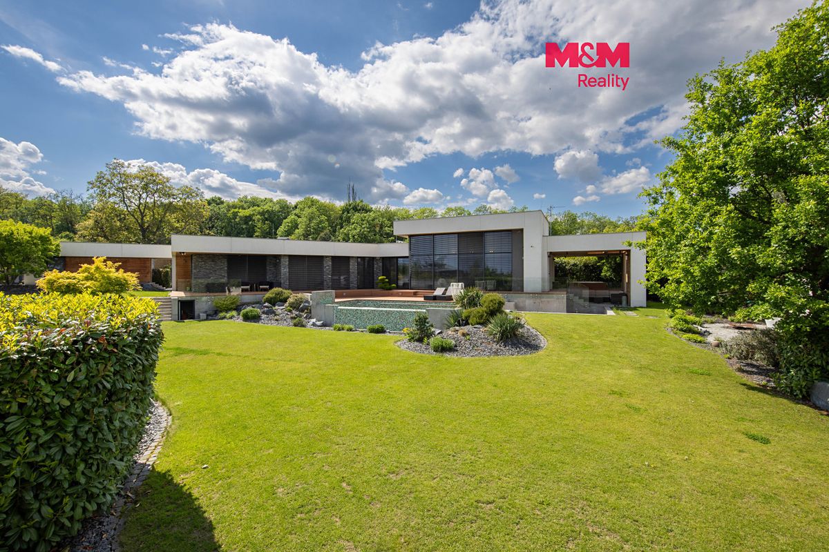 Pronájem rodinného domu 276 m², pozemek 3217 m², Mostkovice – fotka 1 z 3
