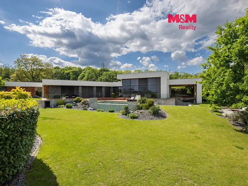 Pronájem rodinného domu 276 m², pozemek 3217 m², Mostkovice – náhled fotky 1