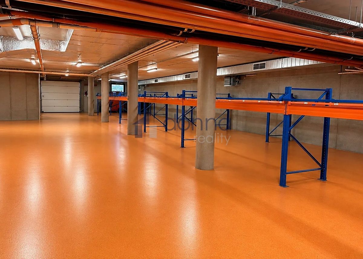 Pronájem skladového prostoru 330 m²
