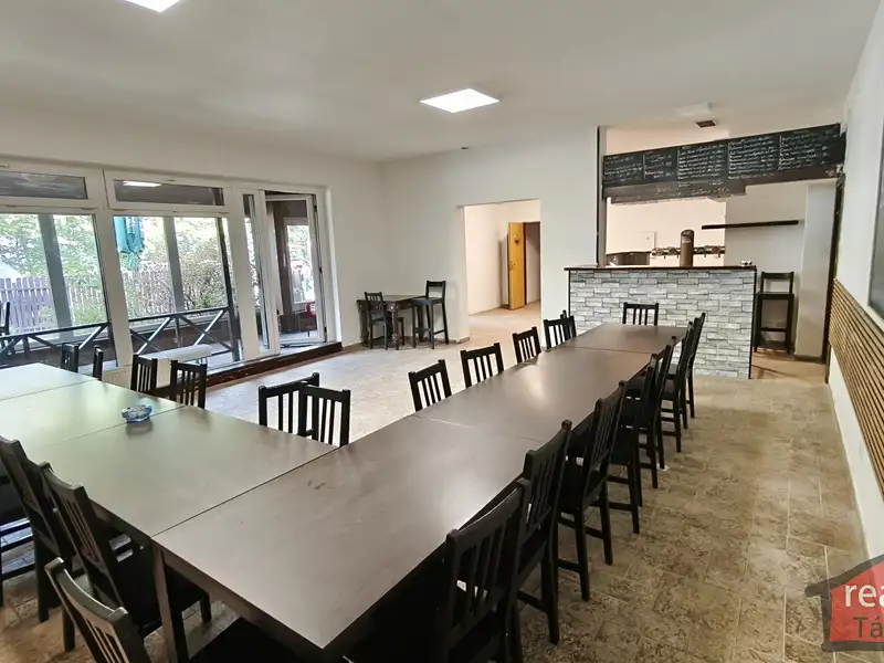 Prodej komerční nemovitosti 241 m², Nupaky – náhled fotky 1