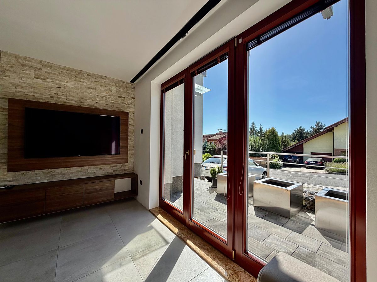 Pronájem bytu 2+kk 90 m² – fotografie 3