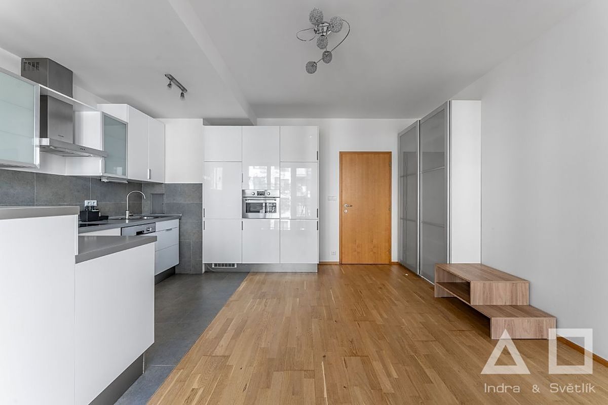 Pronájem bytu 2+kk 60 m² – fotografie 3