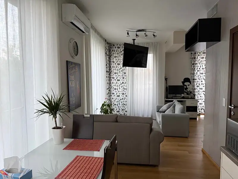 Pronájem bytu 1+kk 37 m², Praha – náhled fotky 2
