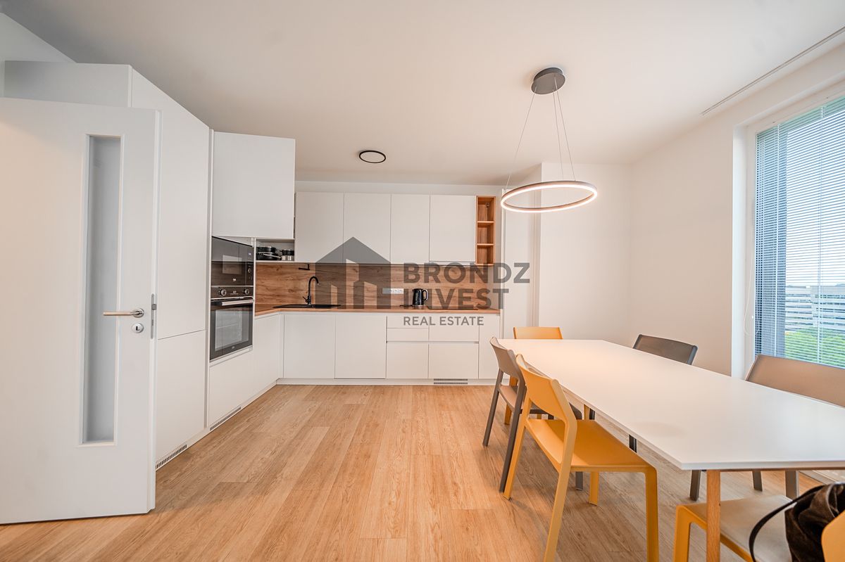 Pronájem bytu 4+kk 112 m² – fotografie 3