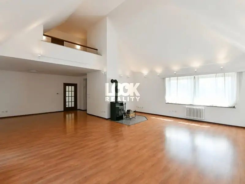 Pronájem rodinného domu 417 m², pozemek 1000 m², Praha – náhled fotky 3