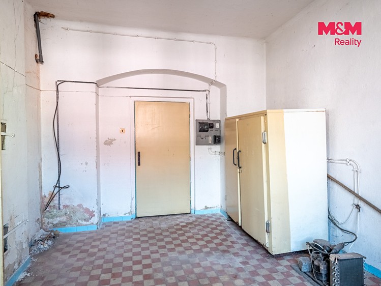 Prodej komerčního prostoru, 2 640 m² (18 z 30)