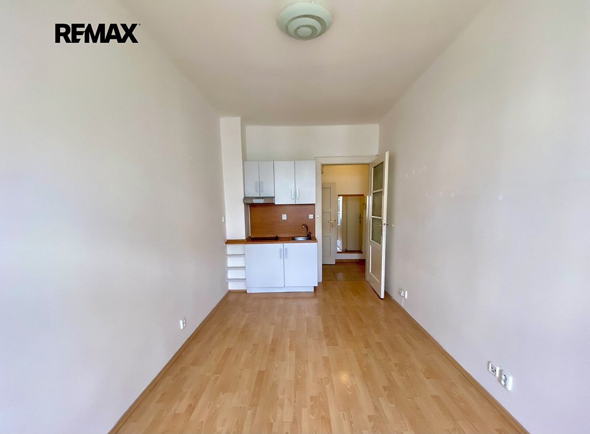 Pronájem bytu 1+kk 24 m² – fotografie 2