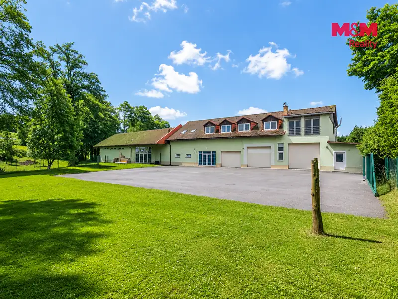 Prodej rodinného domu 847 m², pozemek 2600 m², Horní Třešňovec – náhled fotky 2