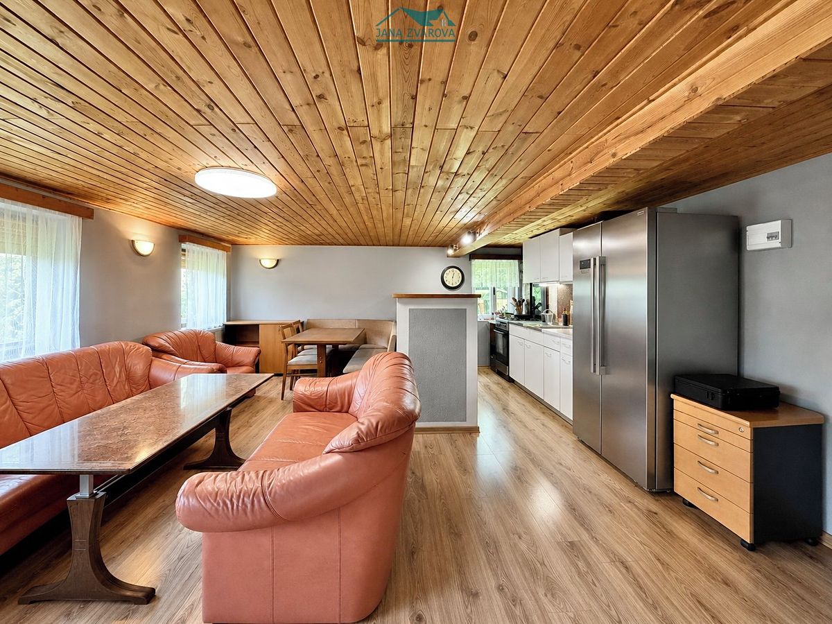 Prodej rodinného domu 297 m², pozemek 5038 m² – fotografie 2