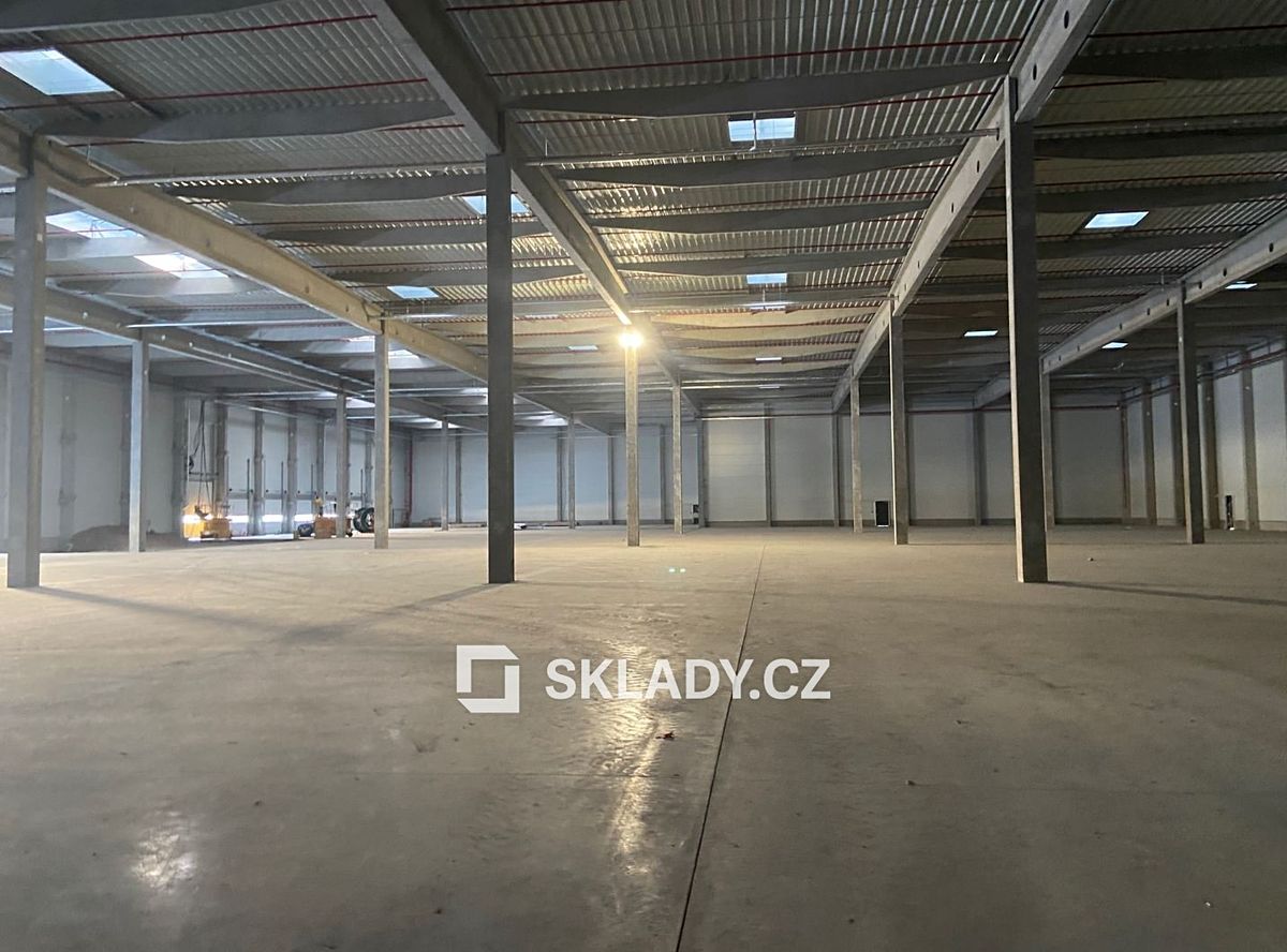 Pronájem skladového prostoru 4100 m² – fotografie 2