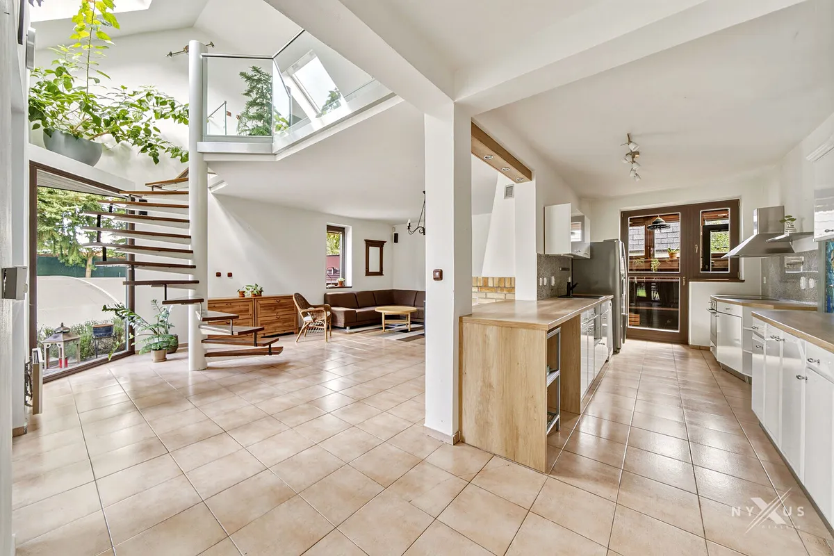 Prodej rodinného domu 290 m², pozemek 709 m²