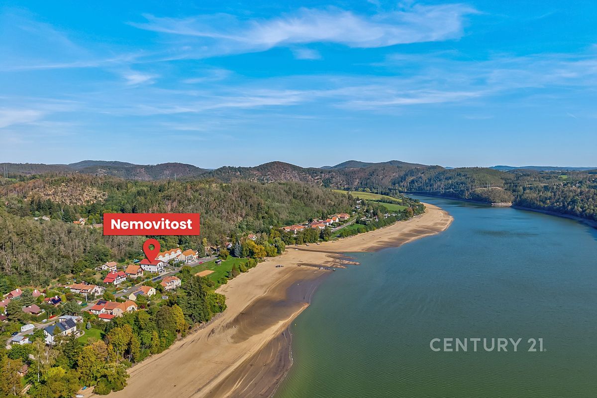 Prodej rodinného domu 489 m², pozemek 1369 m² – fotografie 2