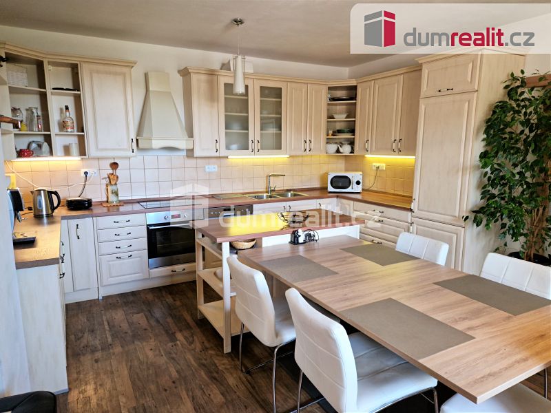 Prodej rodinného domu 334 m², pozemek 2140 m² – fotografie 4