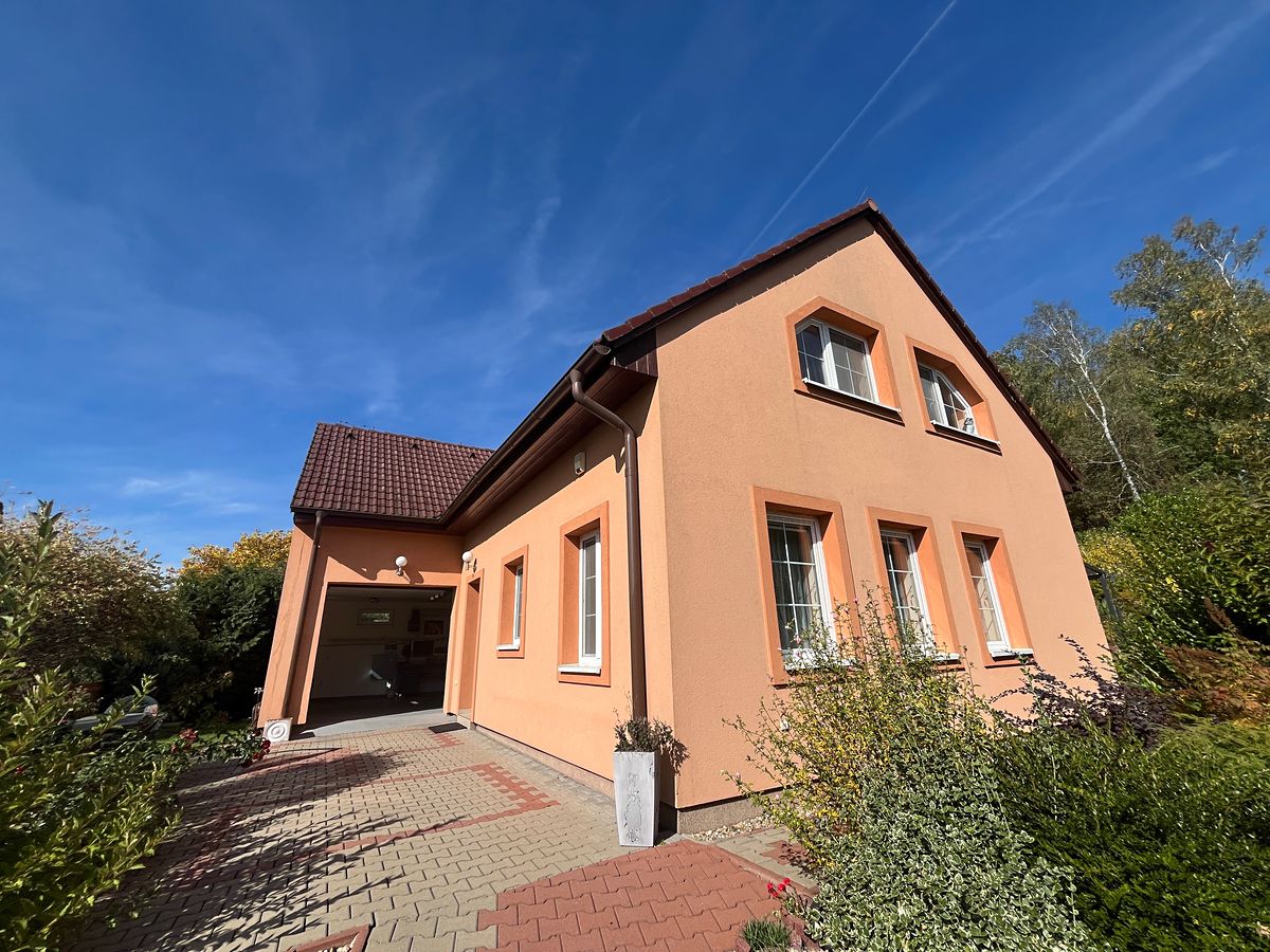Prodej rodinného domu 220 m², pozemek 782 m², Ondřejov – fotka 1 z 3