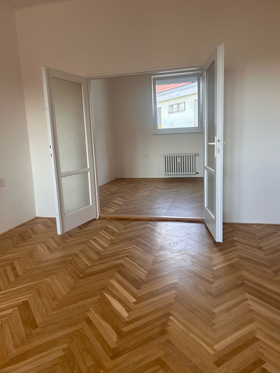 Pronájem bytu 4+1 85 m², Praha – fotka 1 z 3