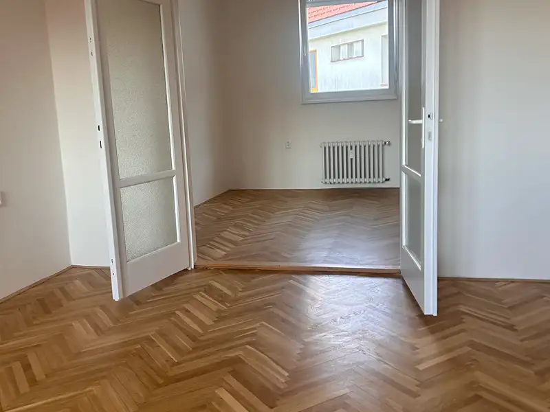 Pronájem bytu 4+1 85 m², Praha – náhled fotky 1