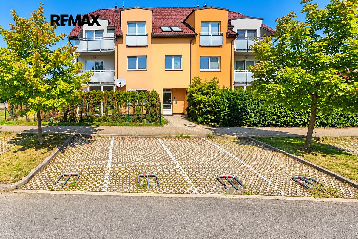 Pronájem garážového stání 12 m²