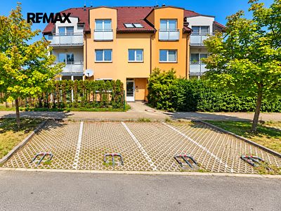 Pronájem garážového stání 12 m²