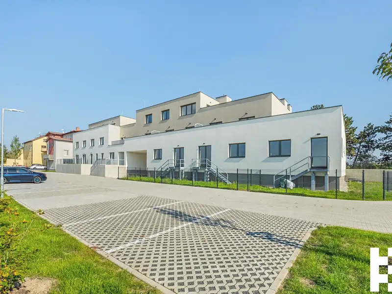 Prodej specifického typu nemovitosti 14 m², Praha – náhled fotky 1