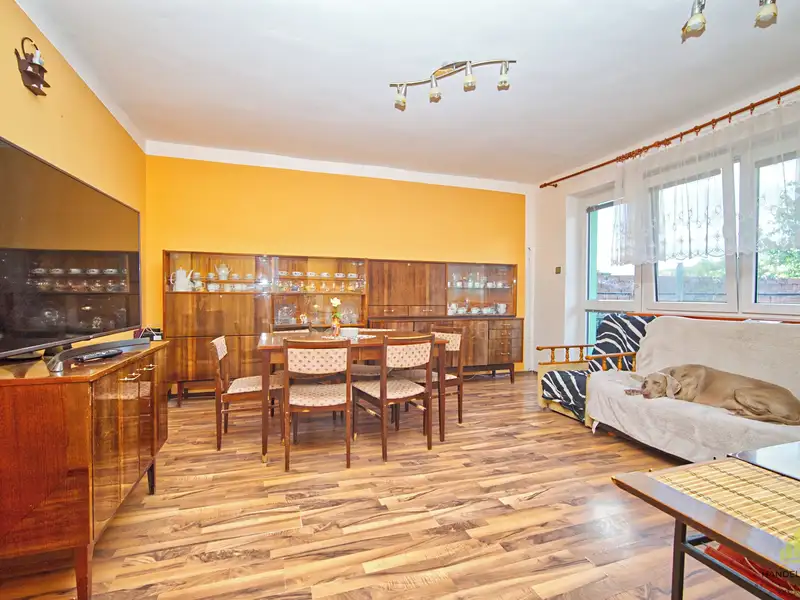Prodej rodinného domu 250 m², pozemek 176 m², Perná – náhled fotky 2