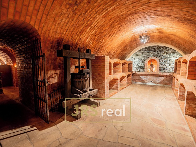 Нерухомість на продаж, 468 м² (10 з 25)