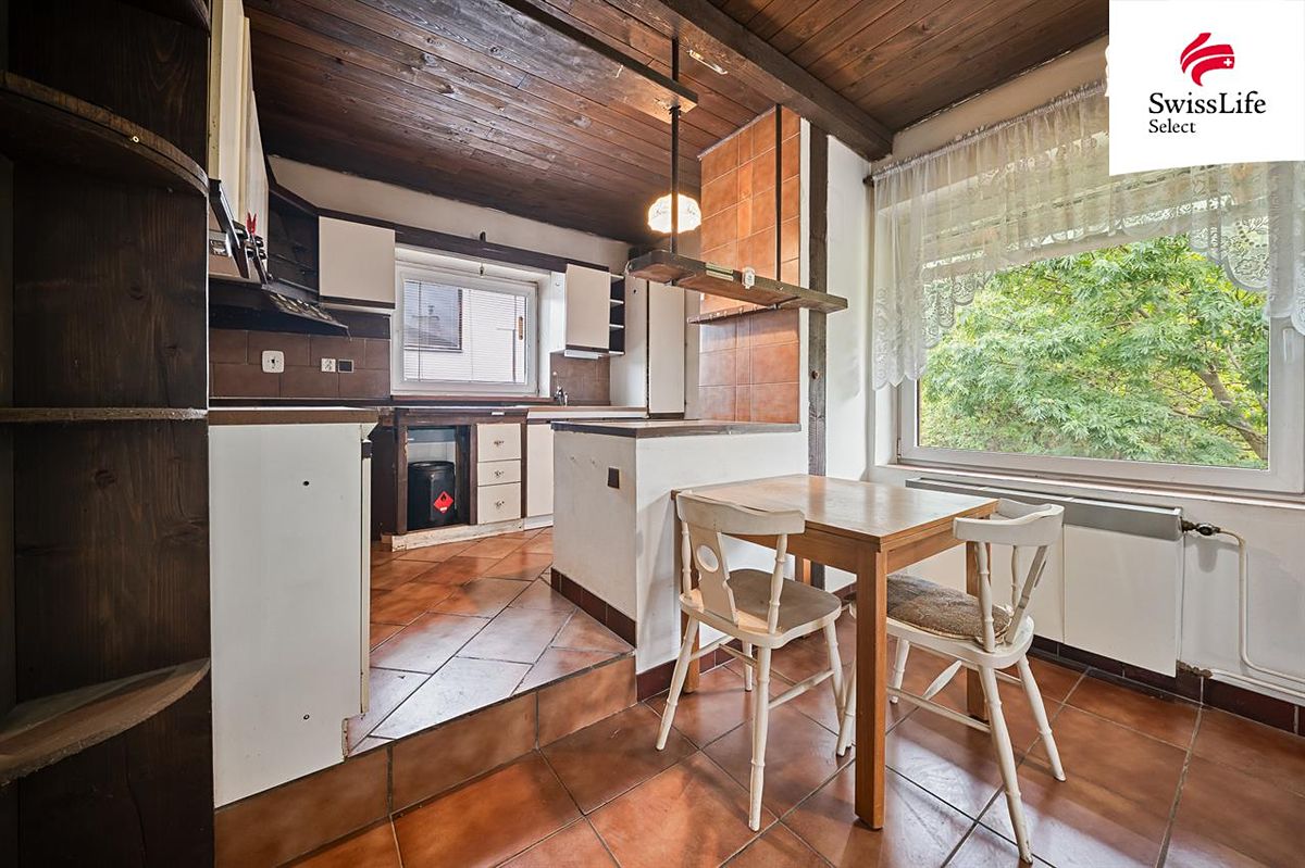 Prodej rodinného domu 216 m², pozemek 1028 m² – fotografie 2