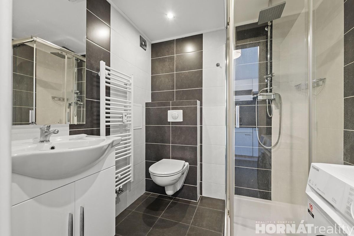 Pronájem bytu 1+kk 28 m² – fotografie 3