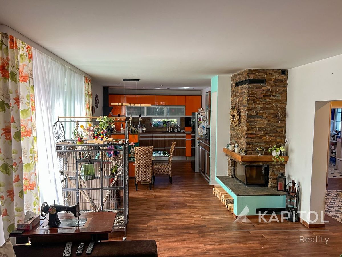 Prodej rodinného domu 206 m², pozemek 815 m² – fotografie 4