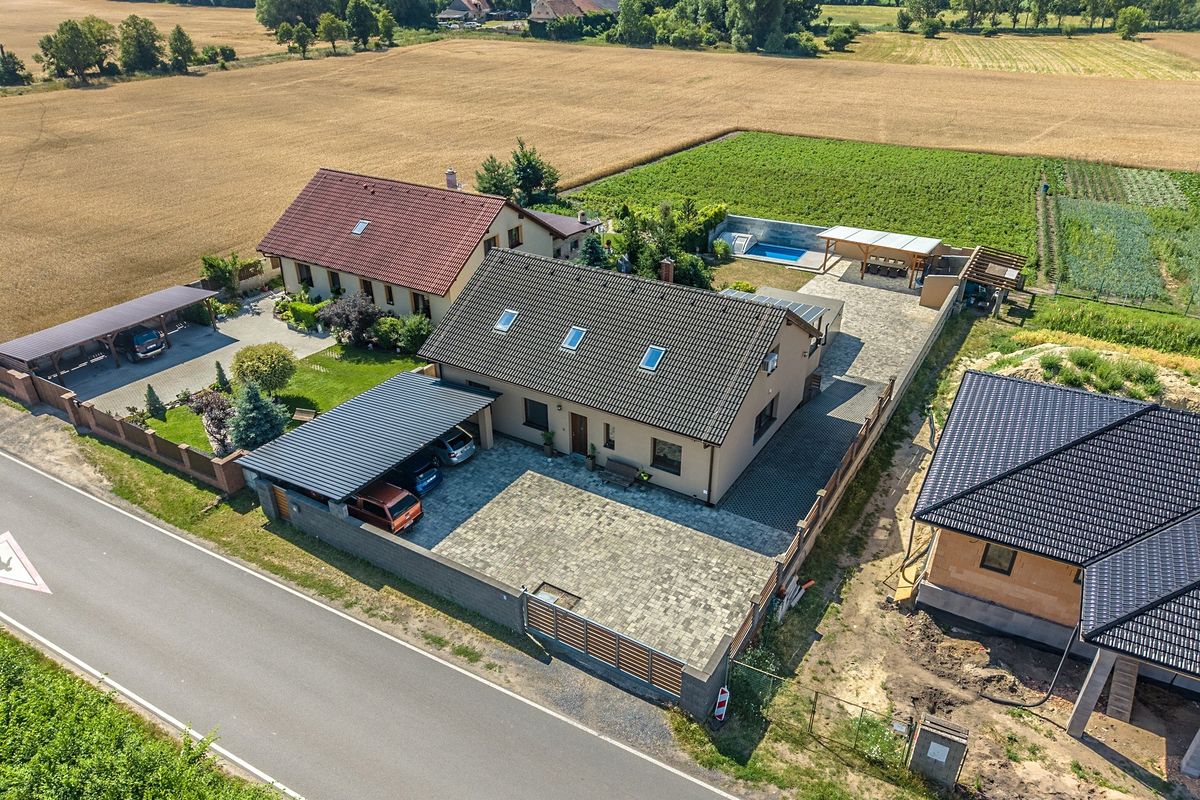 Prodej rodinného domu 174 m², pozemek 1000 m², Velký Borek – fotka 1 z 3